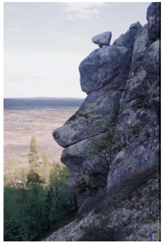 Древний каменистый профиль на горе лодочной  9 Понойскя депресия) , фот И . Вдовина.